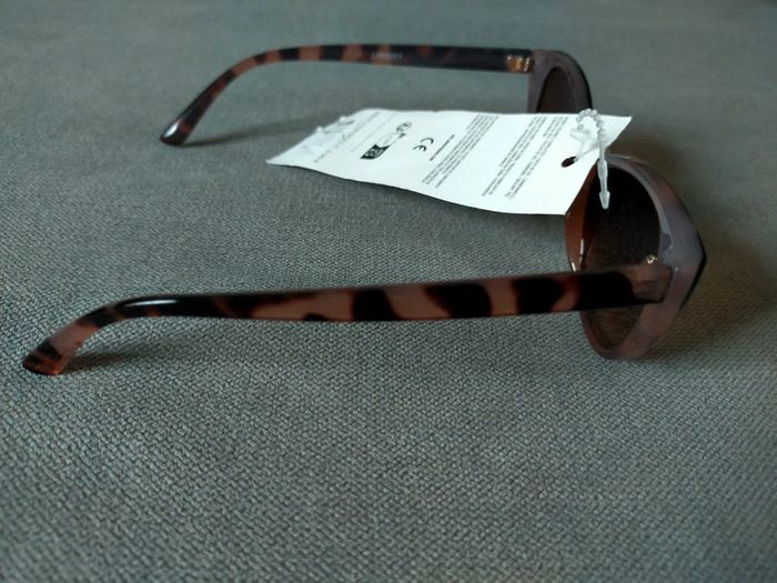 Lunettes de soleil œil de chat rose écaille – Neuves avec étiquette - photo numéro 9