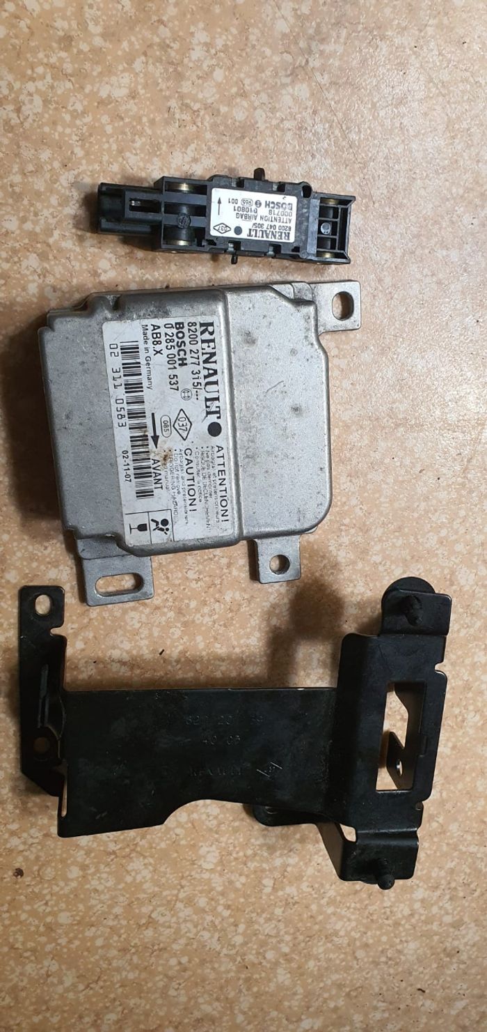 Renault boitier calculateur air bag - photo numéro 2