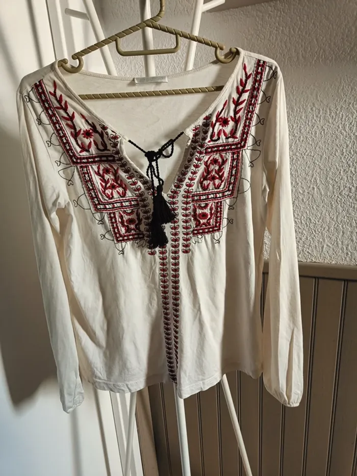Blouse avec broderie - photo numéro 2