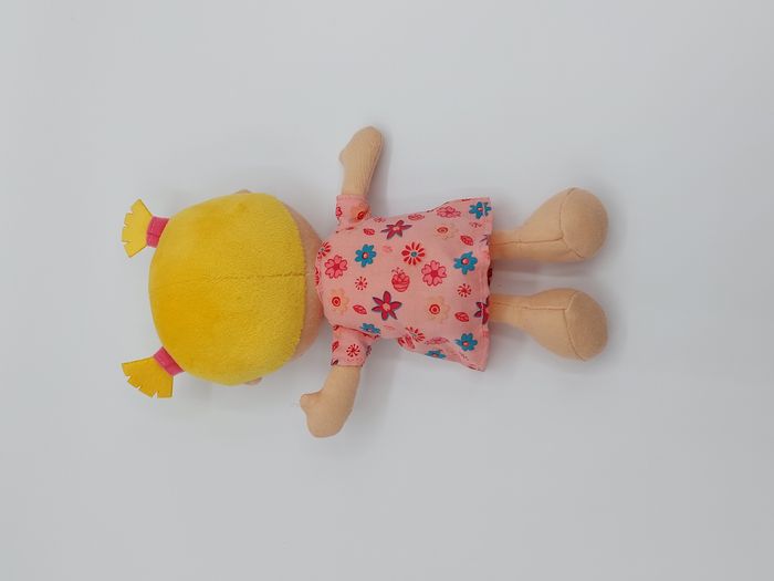 Peluche doudou poupée beige jaune OXYBUL Eveil et jeux robe rose fleurs 23 cm - photo numéro 2