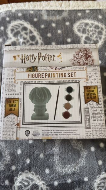 Figurine Harry Potter  en plâtre  à peindre. Article neuf