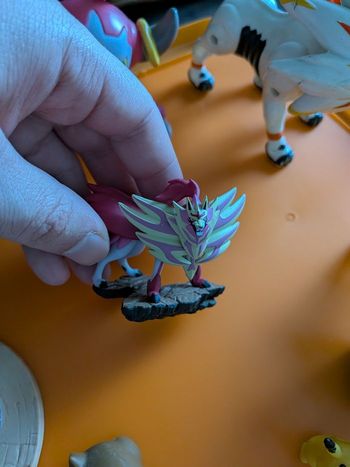 Figurine pokemon zacian