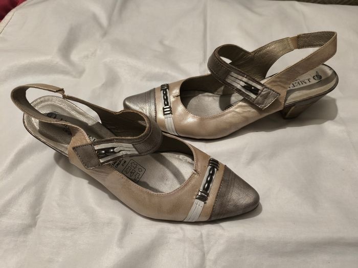 Escarpin beige et doré J Metayer T 39
