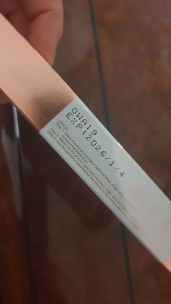 Crayon a sourcil neuf