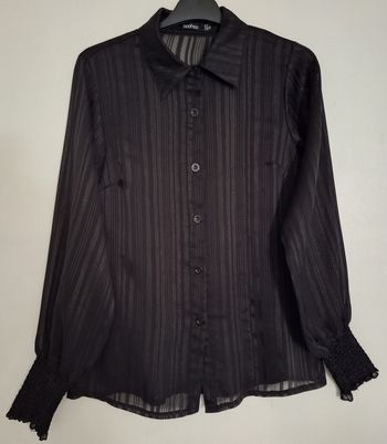 Chemise masculine transparente et brillante