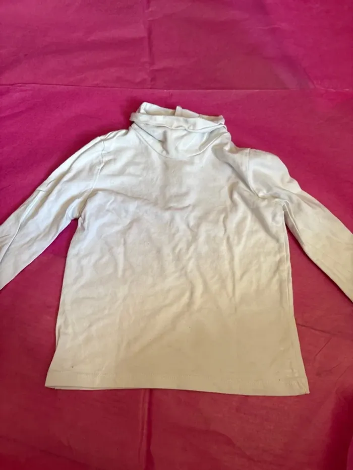 Haut blanc colle rouler