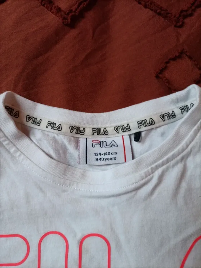 Joli tee shirt Fila 9/10 ans - photo numéro 2