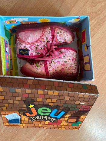 Jolie paire de chaussons roses Bellamy T. 20 fille
