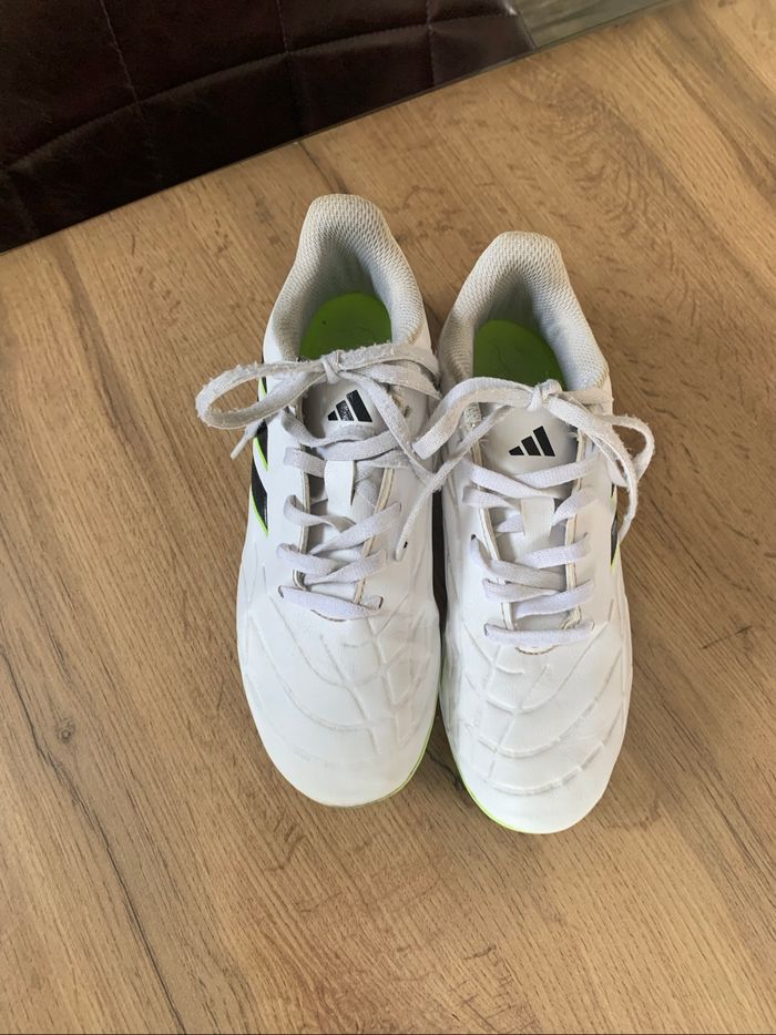 Chaussures de foot ou rugby - photo numéro 2