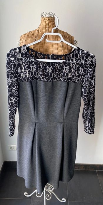 Robe Naf Naf grise avec dentelle noire taille 36