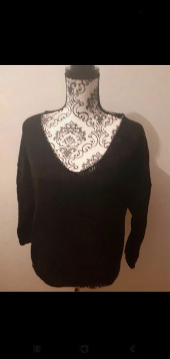 Pull col v avec files dorés