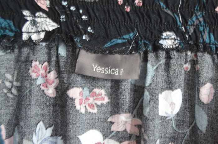 Jupe fleurie noire Yessica (C&A) – Taille S – Coupe fluide - photo numéro 4