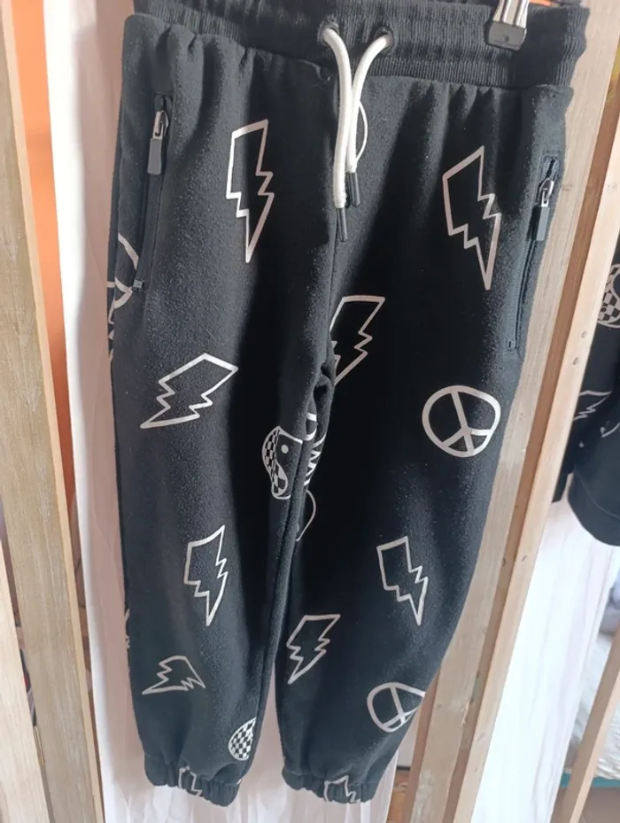 🌗Jogging Primark 5/6 ans - photo numéro 4