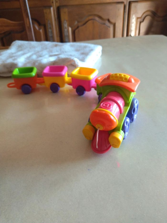 Lot short et t-shirt manches courtes bébé+ petit train à tirer+ plaid doux - photo numéro 5