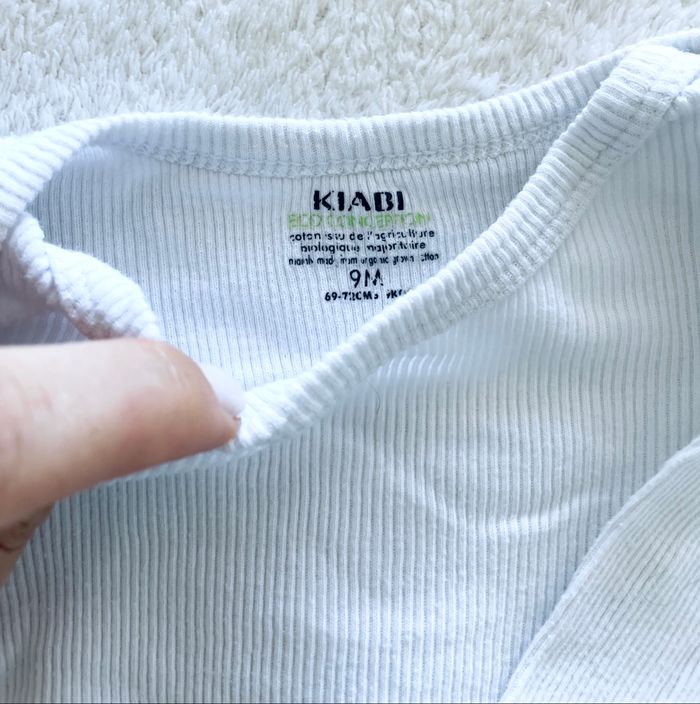 lot de 3 body manches longues « 2 Kiabi 1 C&A » taille 9 mois - photo numéro 2