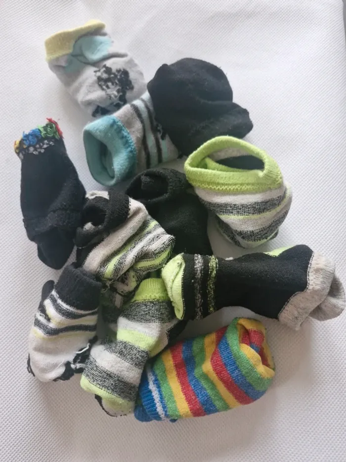 23/26 - Lot de 11 paires de chaussettes soquettes