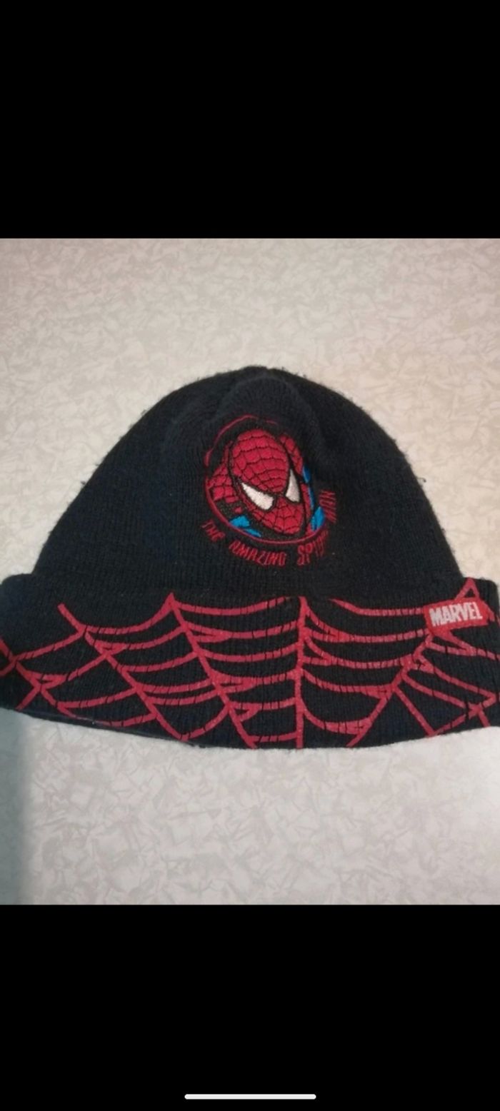 Beau Bonnet Spiderman. Taille 4/5 ans - photo numéro 2