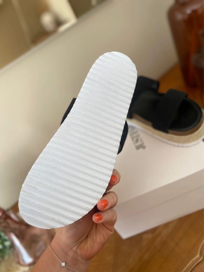 Claquette noir - photo numéro 5