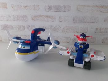 Avion Super Wings 2 en 1 police avec la figurine Jett