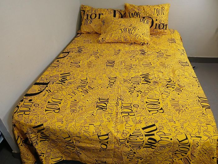 Drap de lit avec 4 taies d'oreiller - photo numéro 2