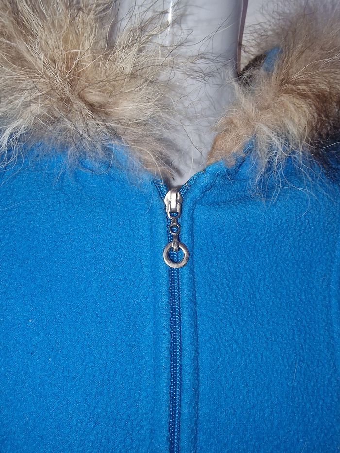 Tres jolie veste polaire moumoute et strass - photo numéro 9