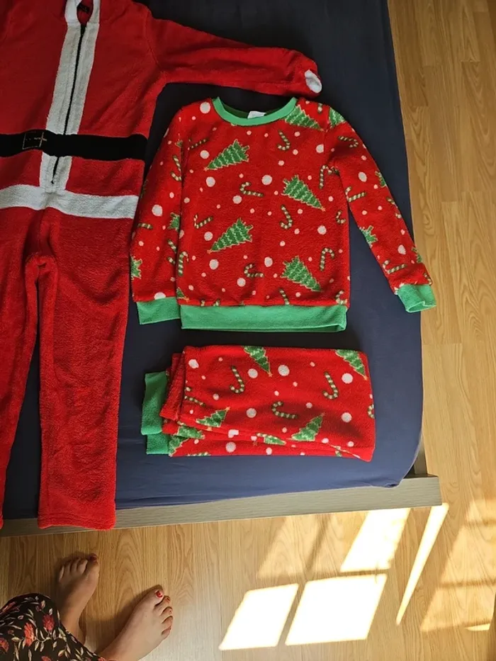 Lot de 2 pyjamas de Noël garçon 5 ans - photo numéro 2