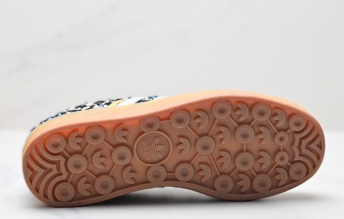 Paire de baskets Adidas Gazelle t:37 1/3 - neuves - photo numéro 2