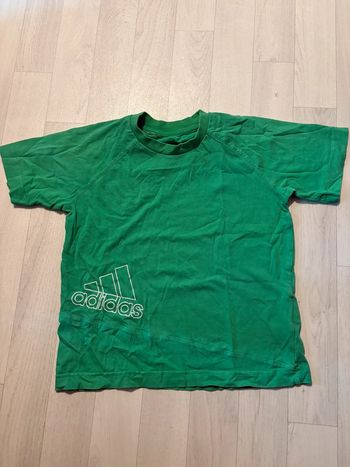 T-shirt 6 ans plus d’étiquette vert tres bon état