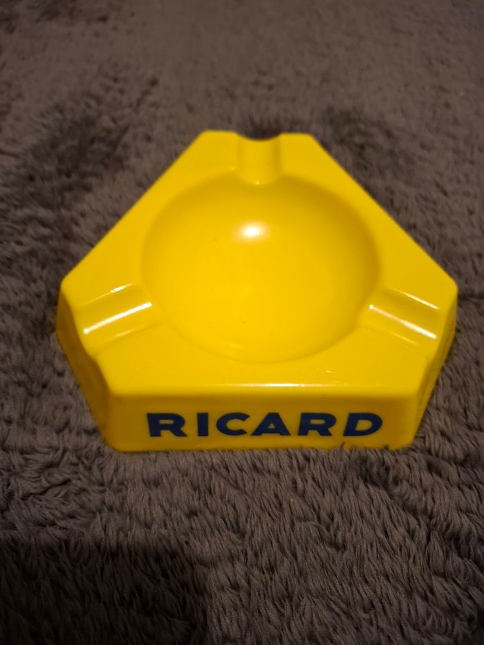 Cendrier publicitaire collector Ricard en très bon état