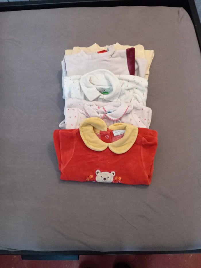 Lot de 5 pyjamas taille 1 mois