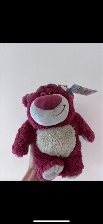 Peluche lotso sent la fraise 20 cm