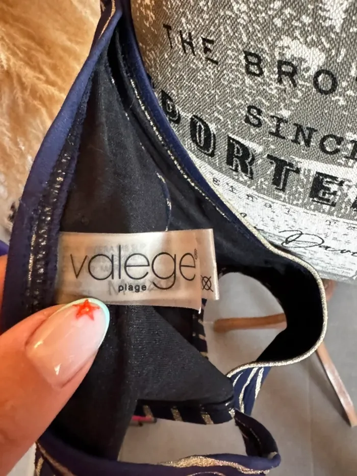 Bikini bleu marine rayé doré - photo numéro 8