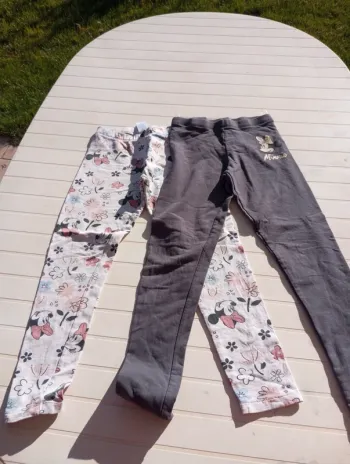 Lot de 2 leggings de Disney de marque c&a été de taille 10 ans