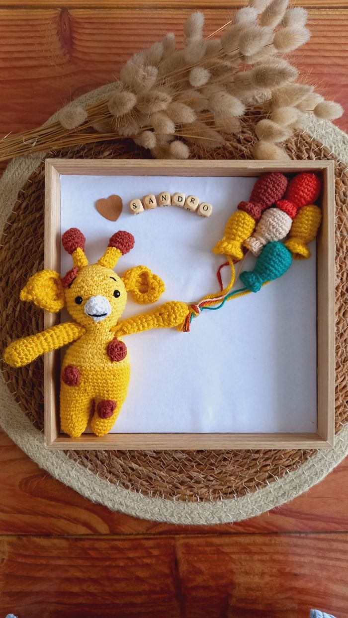 Cadre 3d déco petite girafe 🦒 et ses ballons en crochet 🎈