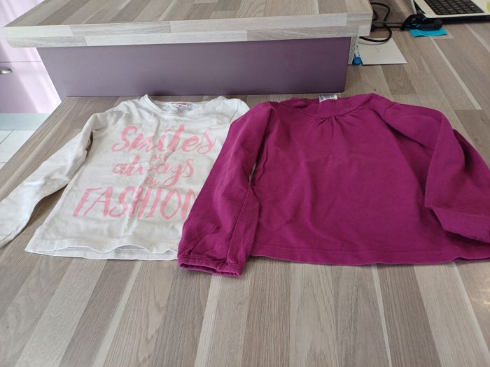 2 tee shirts manches longues filles Taille 4 ans