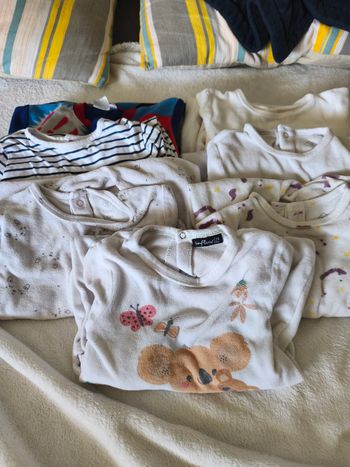 Lot pyjamas +  bodies 23 mois / 1 soit 42 pieces