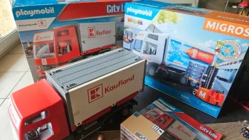 Lot de deux camions playmobil
