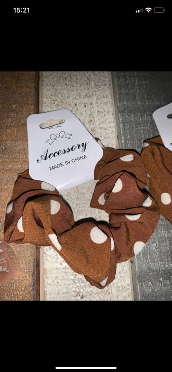 Chouchou marron à pois blanc