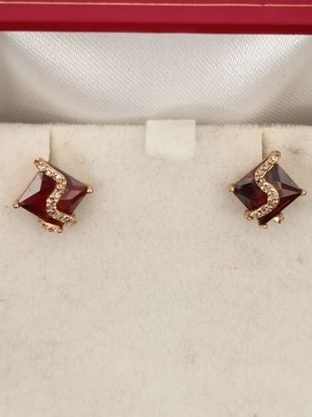 Boucles d'oreilles plaqué or.