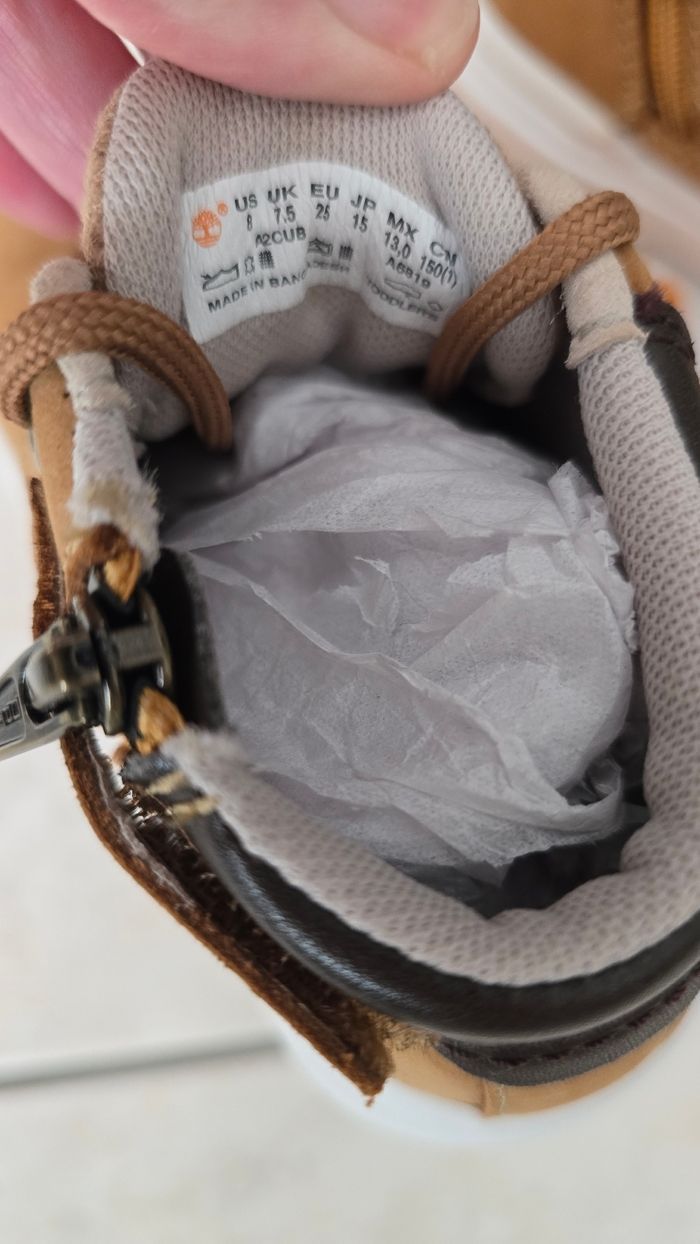 Neuves (non portées) 🏷😍🤩😍🤩👌superbes  bottines TIMBERLAND  pointure 25 garçon (prix ferme) 🤎🤎🤩😍👌👌 - photo numéro 6