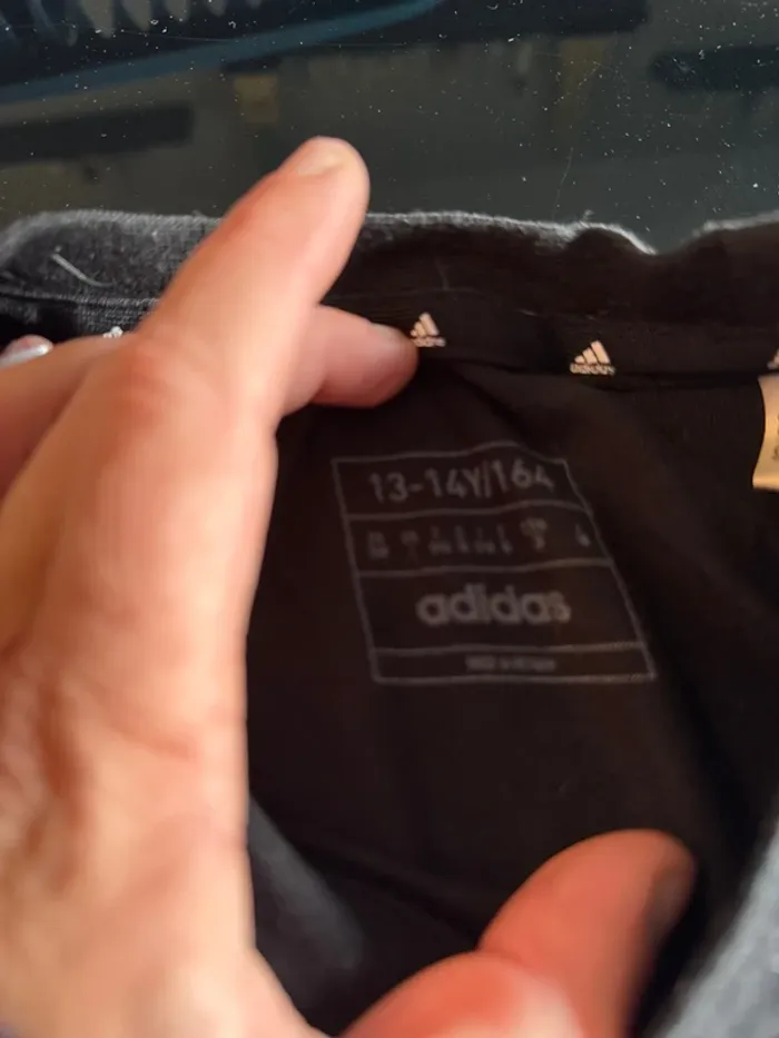 TEE shirt Adidas 13/14 ans - photo numéro 3