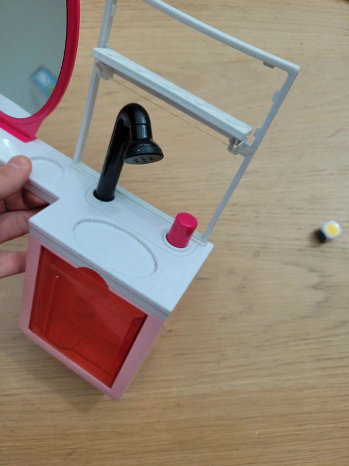 Jouet coiffeuse avec robinet et miroire fonctionne - photo numéro 3