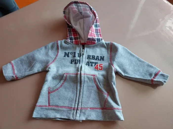 veste à capuche "devil child" 9 mois