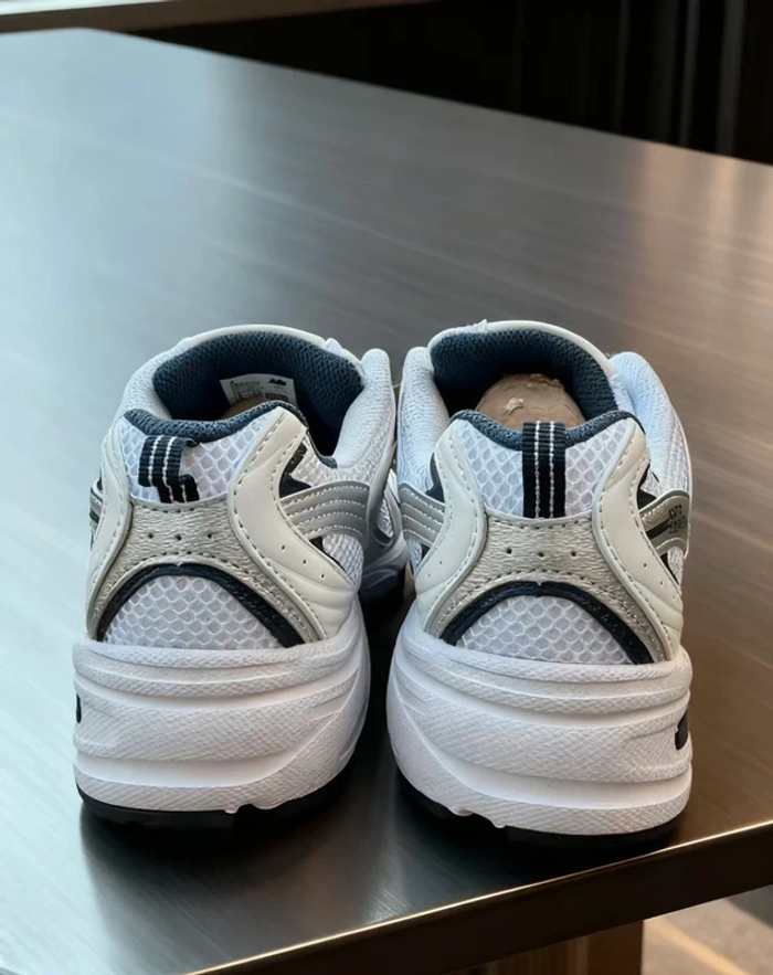 New Balance 530 Blanc 41.5 - photo numéro 5