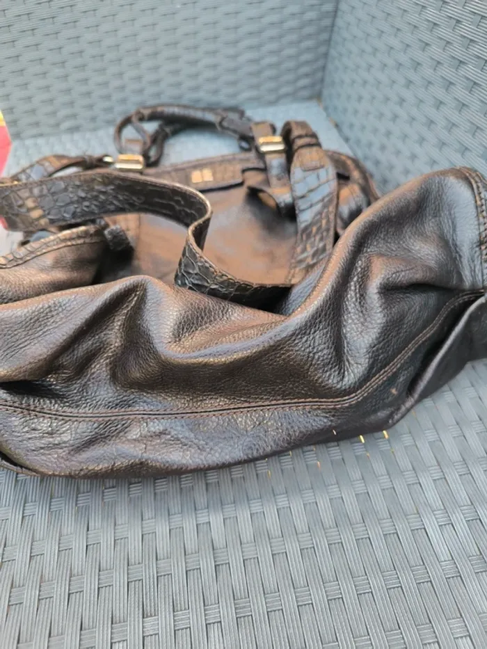 Sac a main cuir effet crocodile vintage Givenchy - photo numéro 5