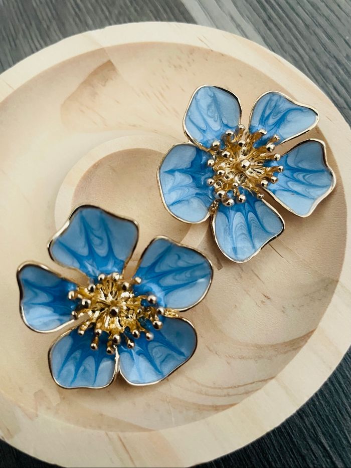 🌸 Boucles d’oreilles Fleur Bleu & Or – Éléganceu - photo numéro 2
