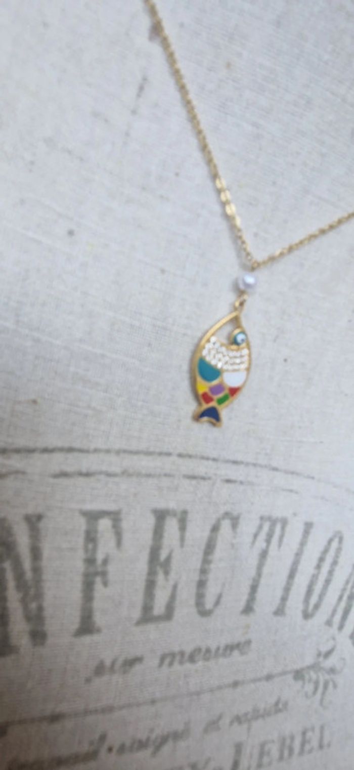 Collier réglable acier inoxydable or pendentif poisson nacré couleur et cristaux - photo numéro 2