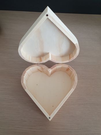 Boite cœur en bois