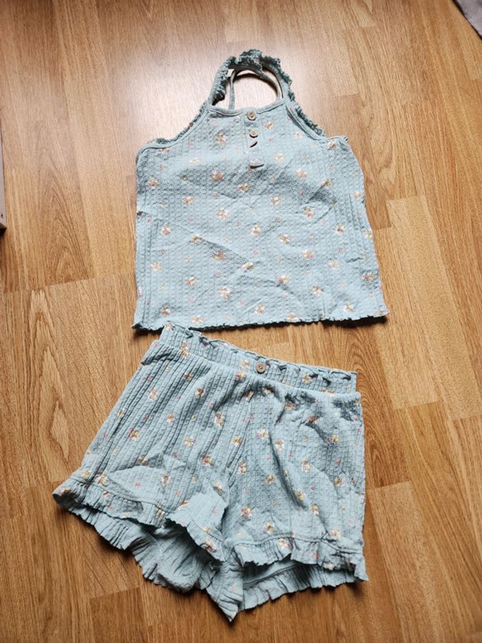 Ensemble top + short bleu fleuri kiabi 10ans