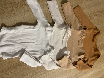 Lot bodies 3 mois garçon ( ou mixtes )